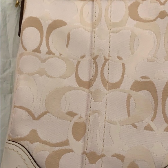 Coach Crossbody Classic Signature bag - Picture 2 of 15